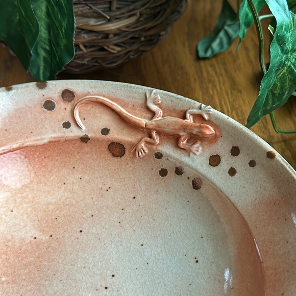 3D Gecko Lizard Studio Art Pottery Stoneware Bowl 8.5” Artist Signed Dyer - Picture 1 of 12